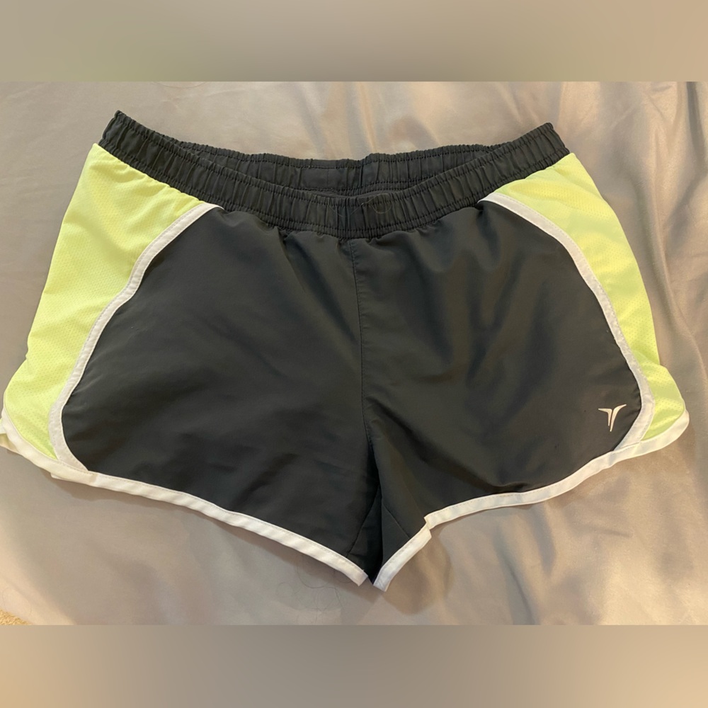 💛🖤Old Navy • black athletic shorts • S • GUC